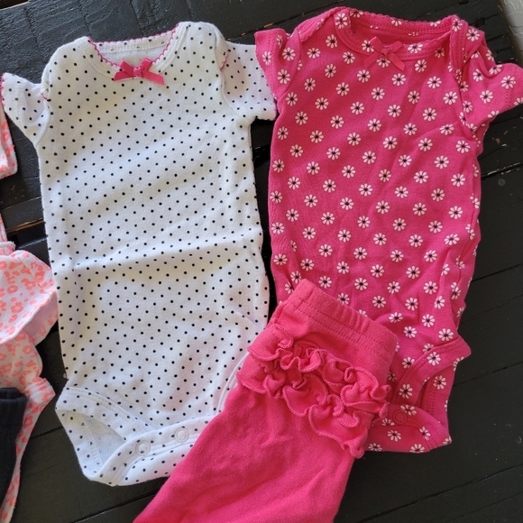 Child of Mine Carter's Baby Girl Newborn Lot Bundle Clothes Outfits Sets NWOT - Picture 4 of 5